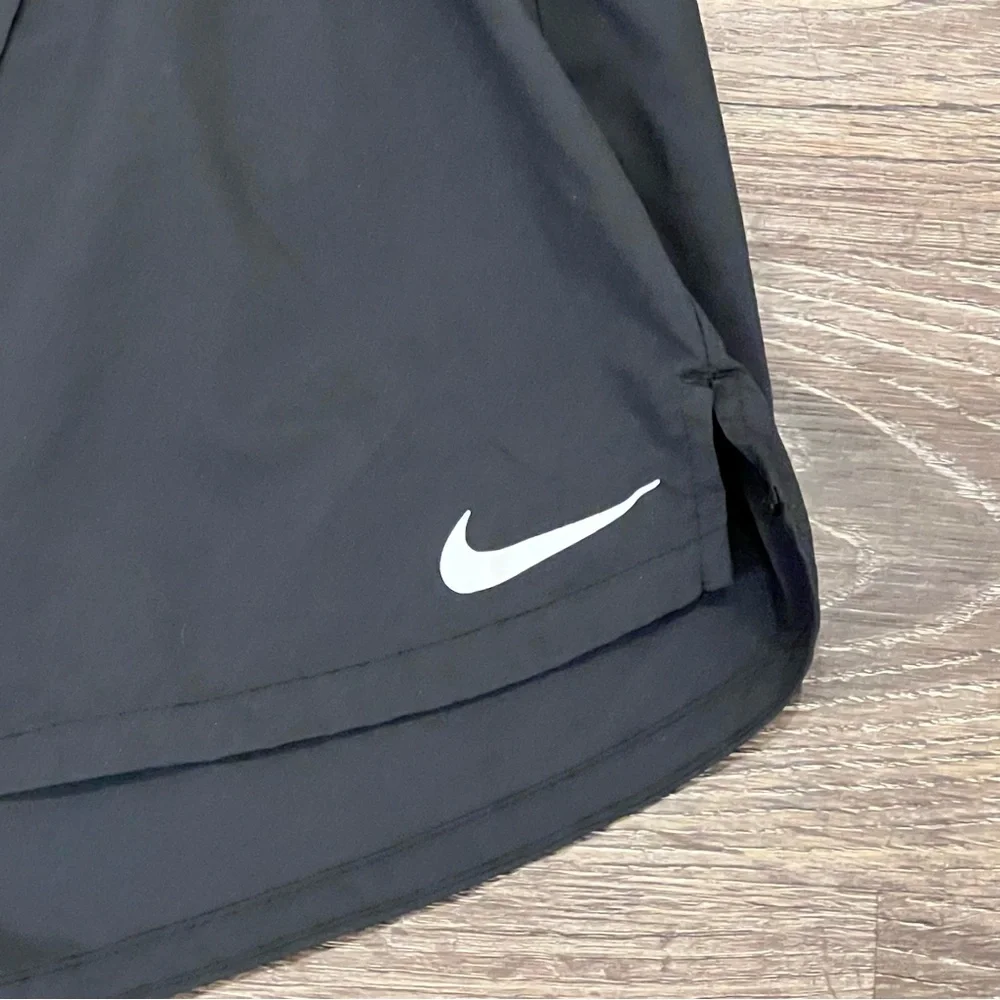 Nike Women's Black‎ Dri- Fit Short Size Large - Picture 2 of 7